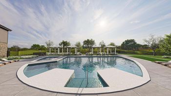 Pool with central fountain and pergola pavilions